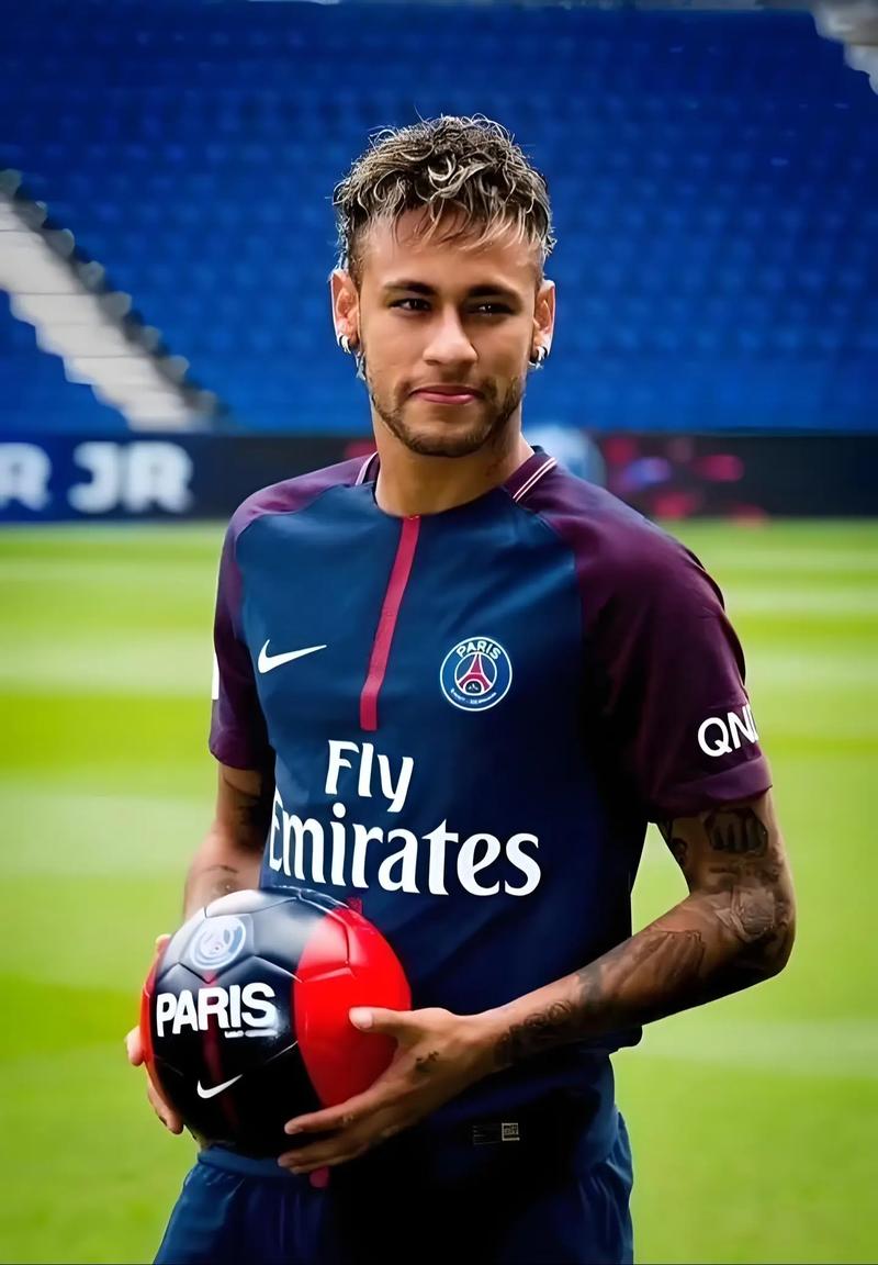 哈兰德：对多纳鲁马只有赞美之词；来意大利踢球？还没考虑过