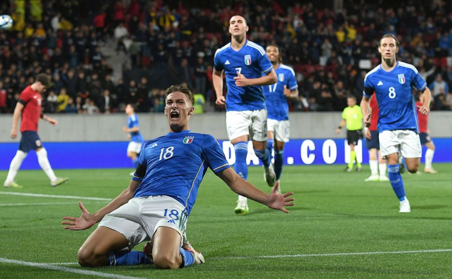 因抱怨染黄，内马尔：裁判不仅水平差，傲慢的态度也令人作呕