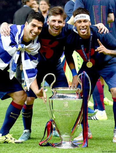 大连球迷给李昂留言寻求“信号”和“定心丸”，李昂点赞了