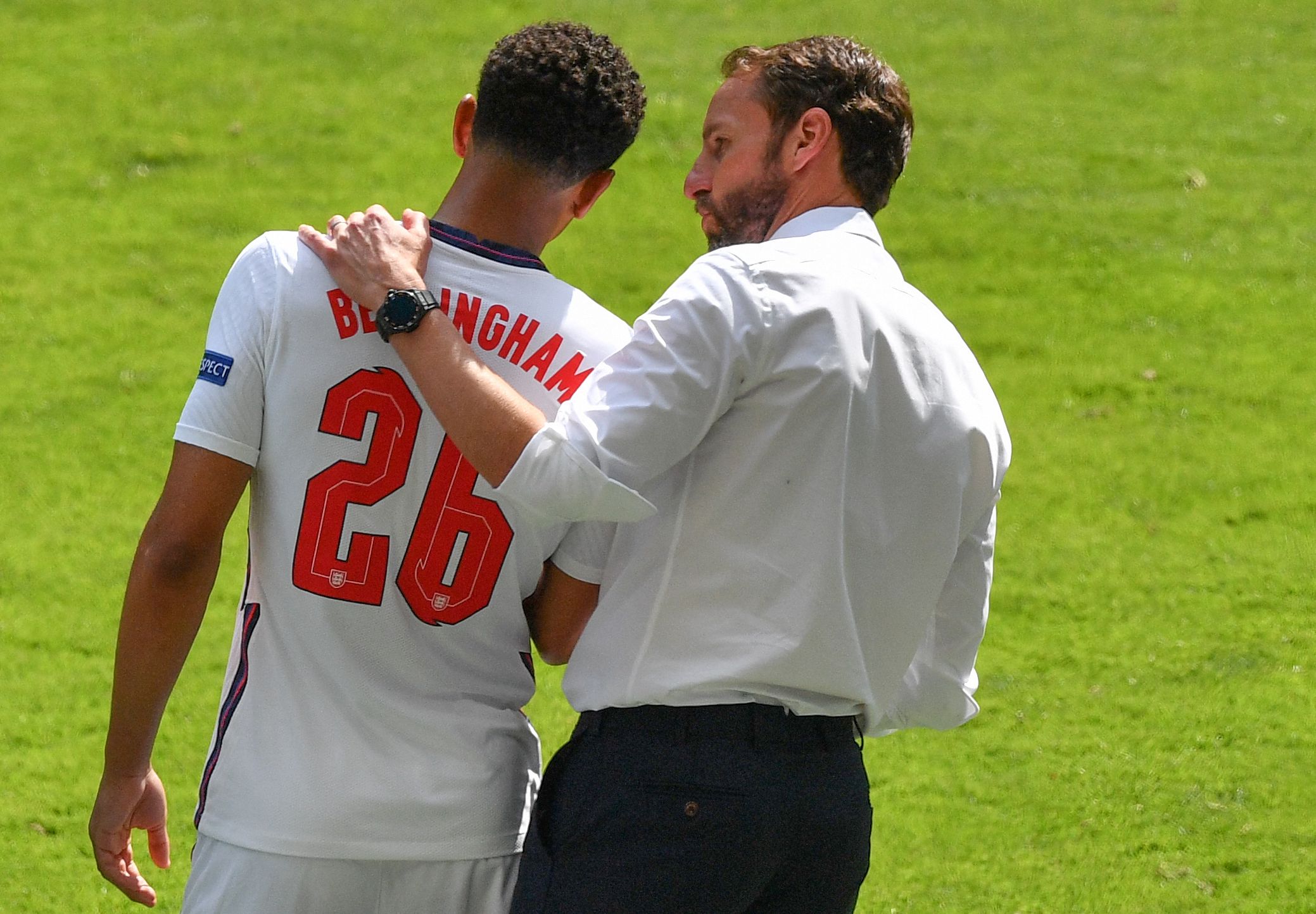 前锋连续助攻带动全队节奏