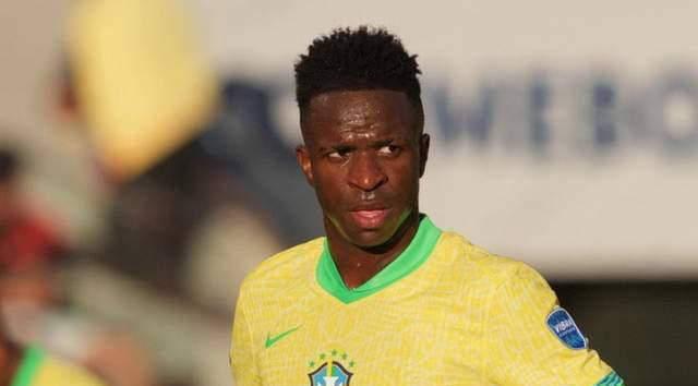 拜仁客战斯图加特：雅克松、金玟哉首发，乌尔比希出战