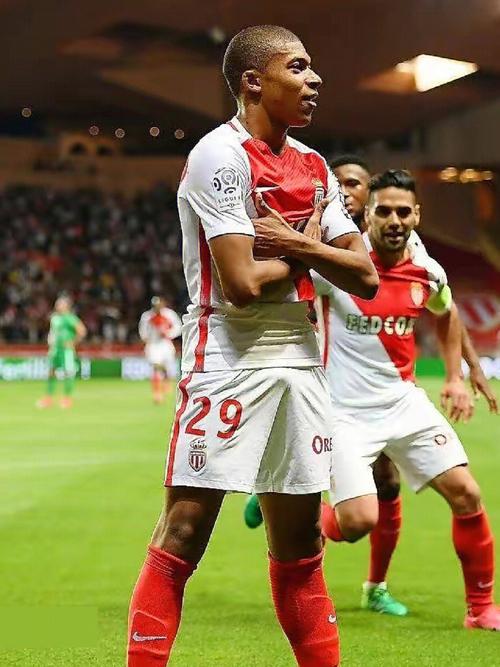 TAA再遭伤情打击2025报销：后防问题困扰阿隆索，解决不好就下课