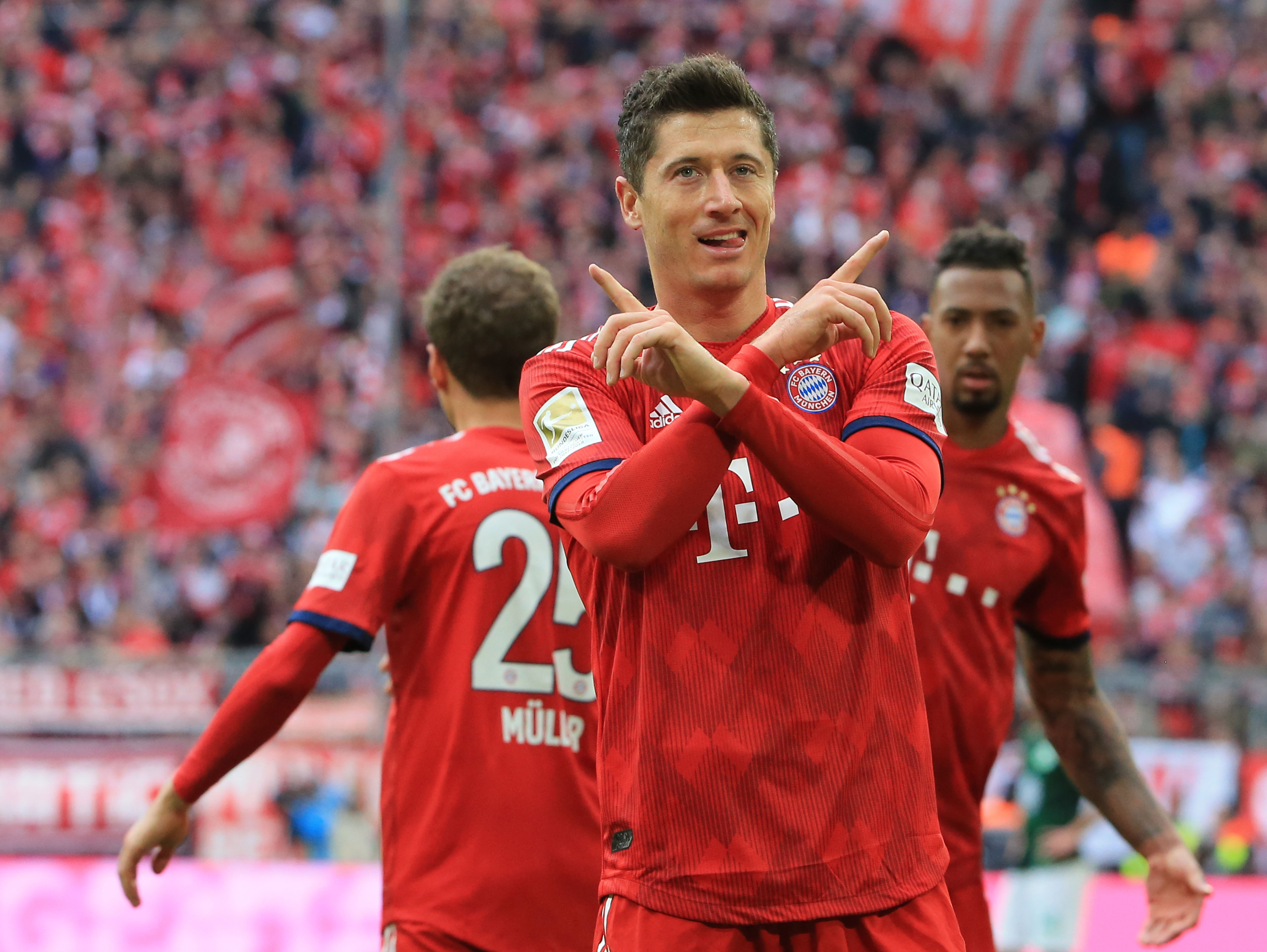 C罗在媒体评选的明年世界杯百大中高居第25！梅西仅第八！