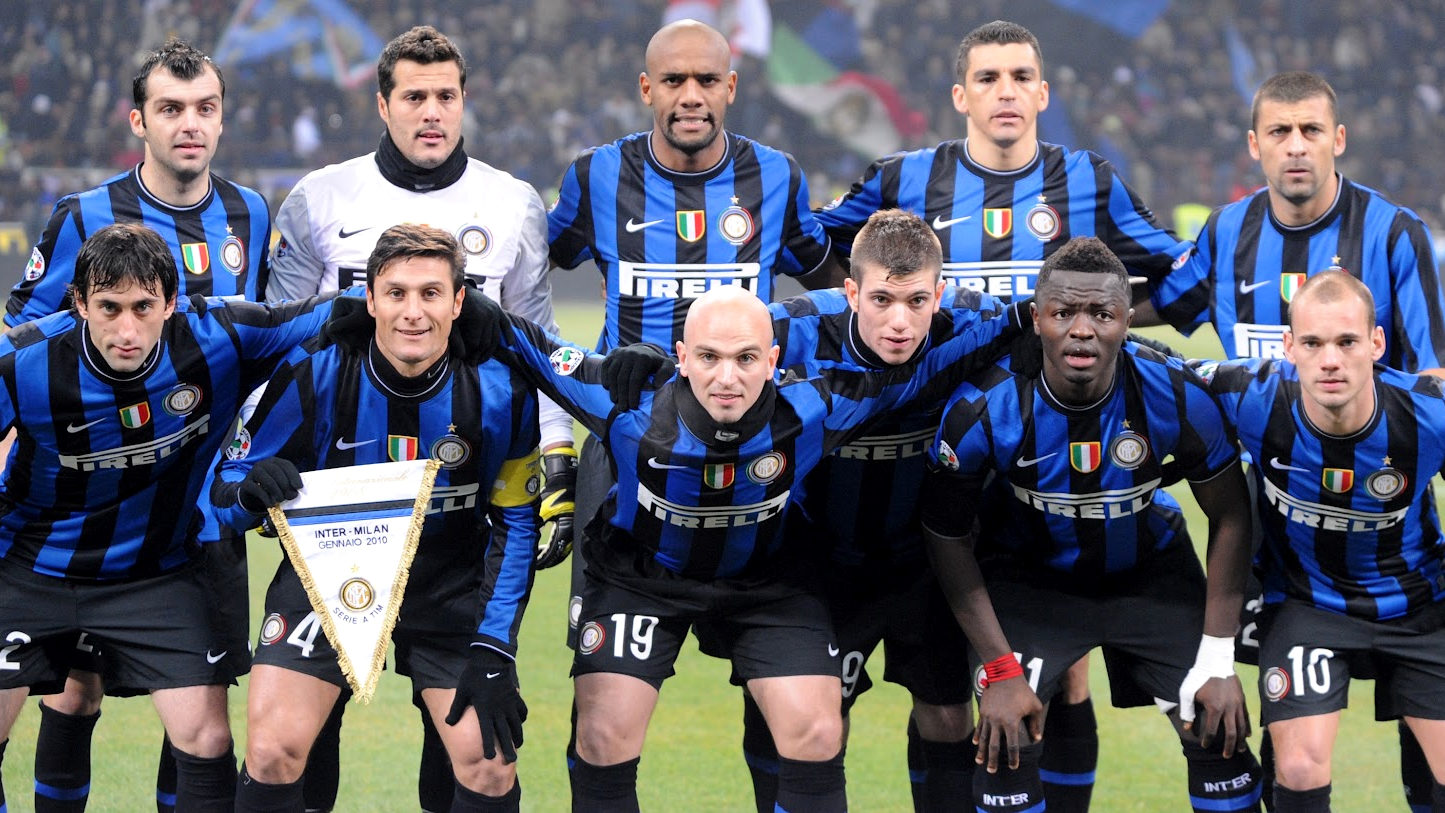 中甲冠军辽宁铁人队在沈阳故宫拍全家福：致敬历史，开启未来