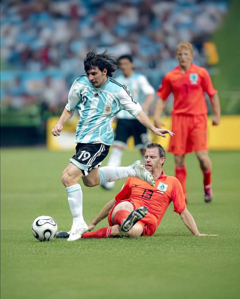 湖人本赛季输掉的7场比赛最少一场输10分，场均输17.7分