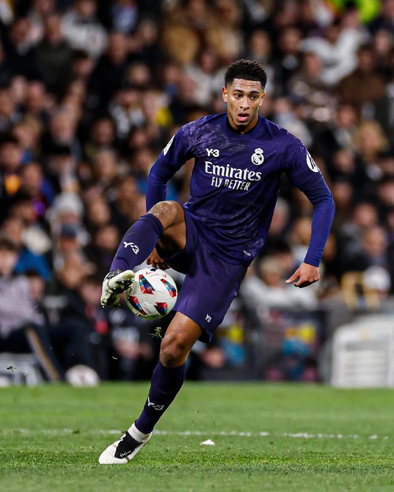 球迷比赛期间骂尤文踢得太烂，斯帕莱蒂回击：你们想怎样？