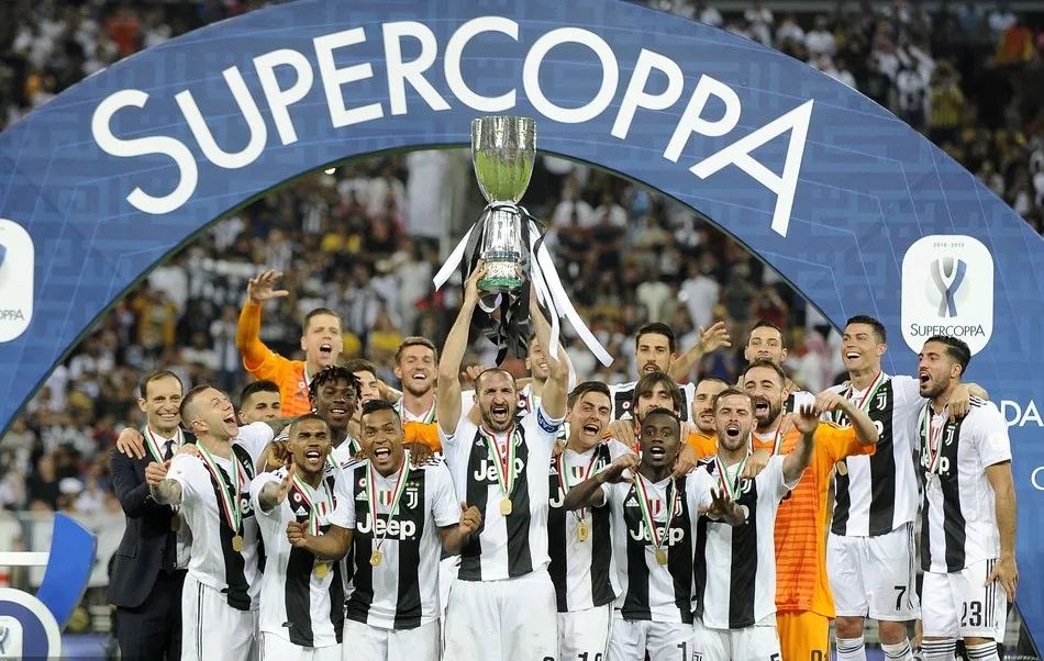 库普梅纳斯：我踢后卫感觉很好；斯帕莱蒂带来了积极的氛围