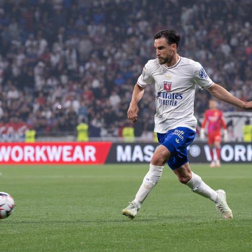 媒体人：邓涵文与云南玉昆更接近，重庆和铁人也有想法